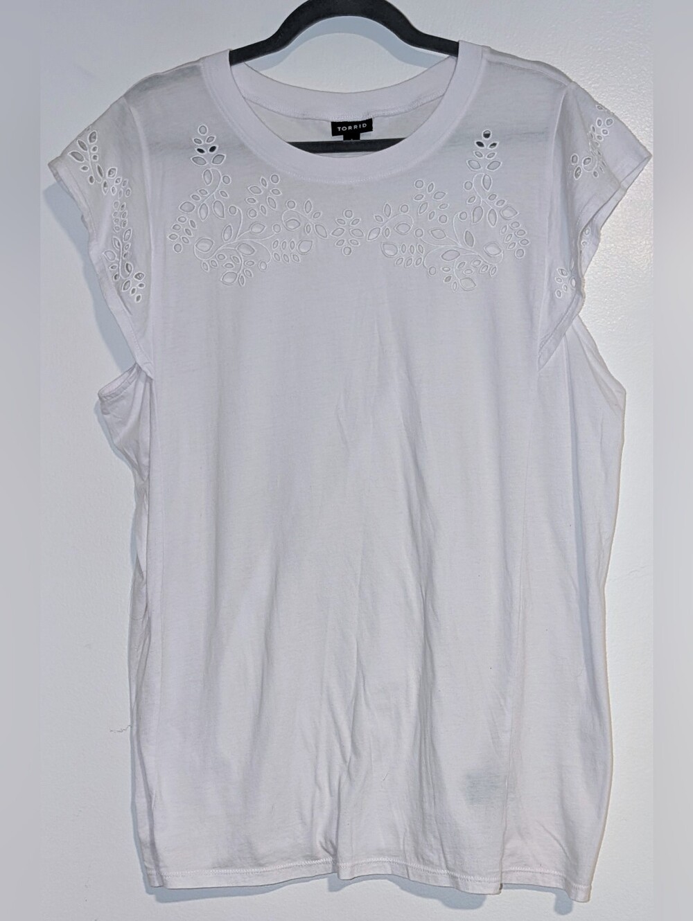 NWOT Torrid White Eyelet Cap Sleeve T-Shirt, Size 0 (12)